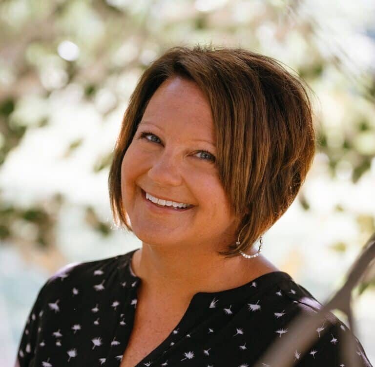 Stephanie Ragozzino Headshot
