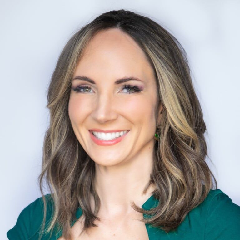 Erin Kienzle Headshot
