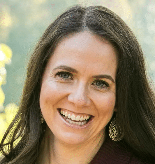 Amie Echeverria Headshot
